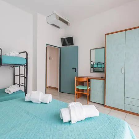 La Perla Hotel *